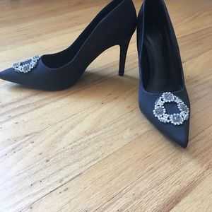 Black pointy toe evening high heeled shoes